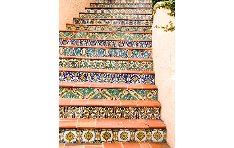 un escalier en ciment