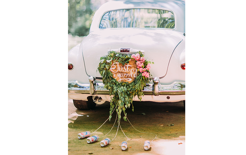 Une voiture de mariage DIY